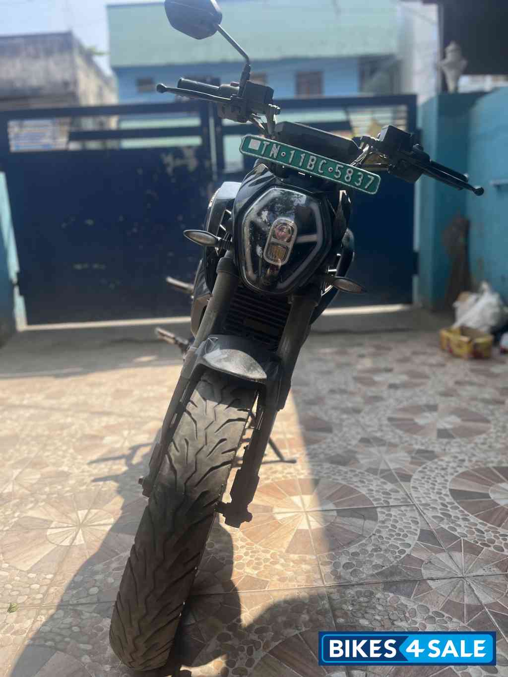 Black Revolt RV 400 Black Revolt RV 400