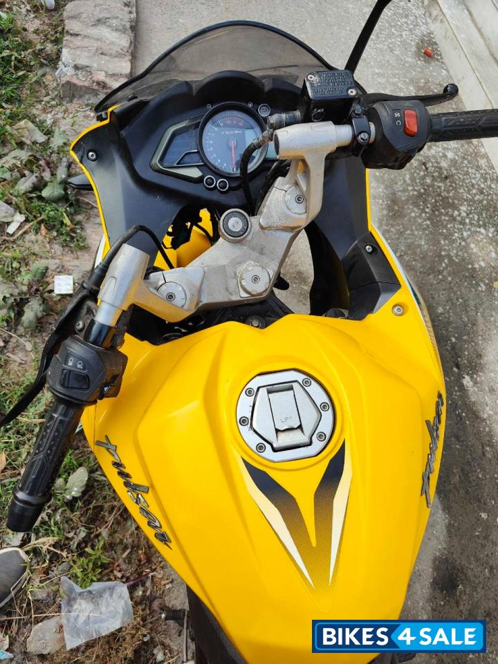Yellow & Black Bajaj Pulsar RS 200