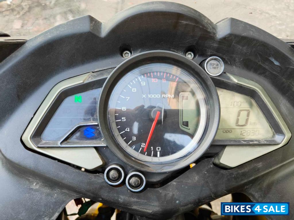 Yellow & Black Bajaj Pulsar RS 200