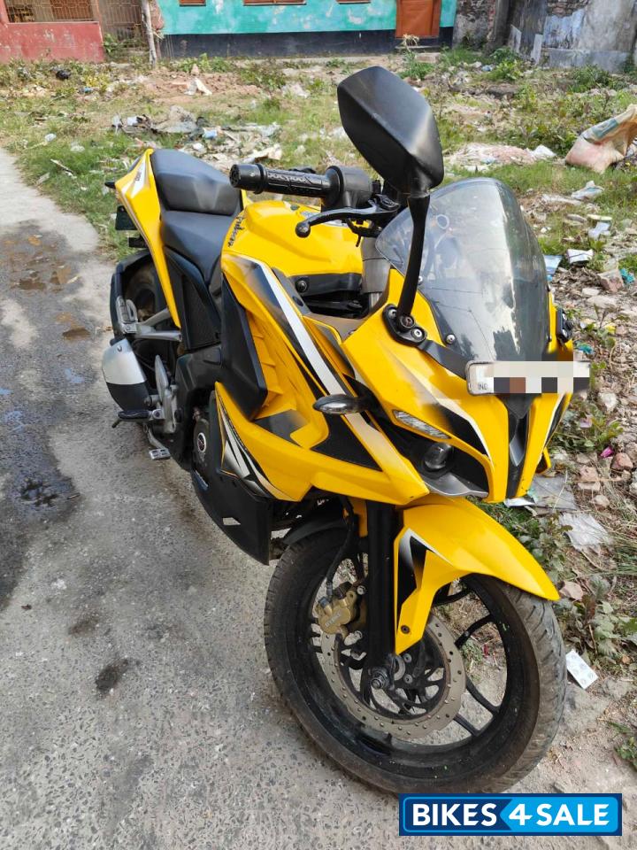 Yellow & Black Bajaj Pulsar RS 200
