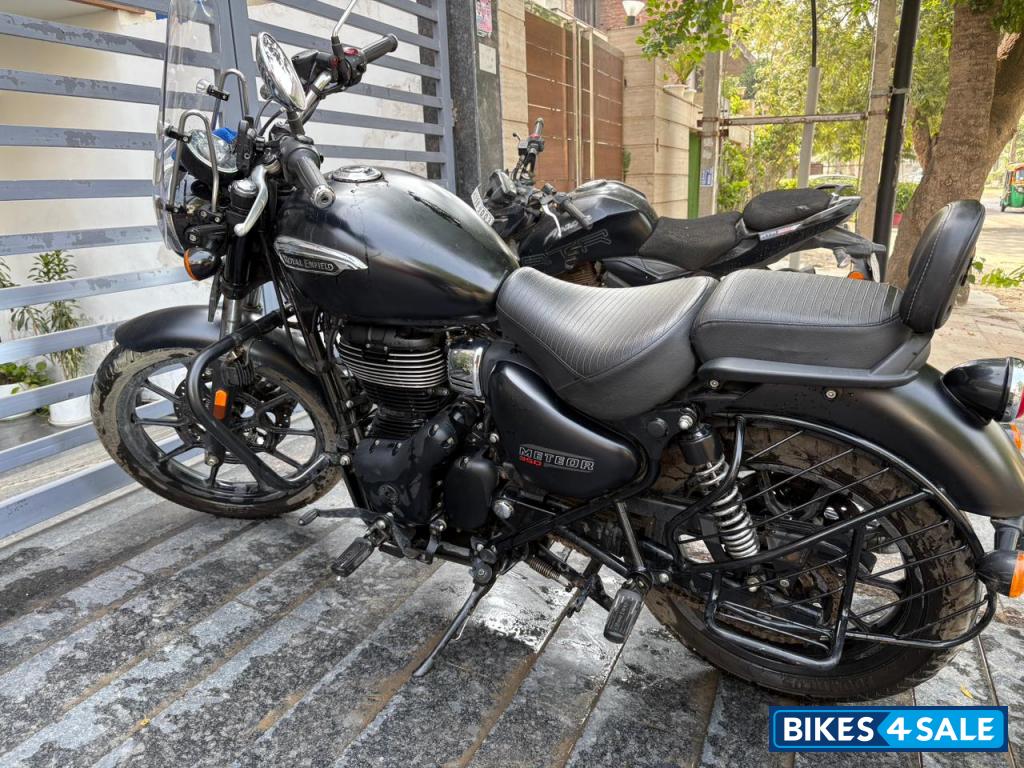 Black Royal Enfield Meteor 350 Stellar