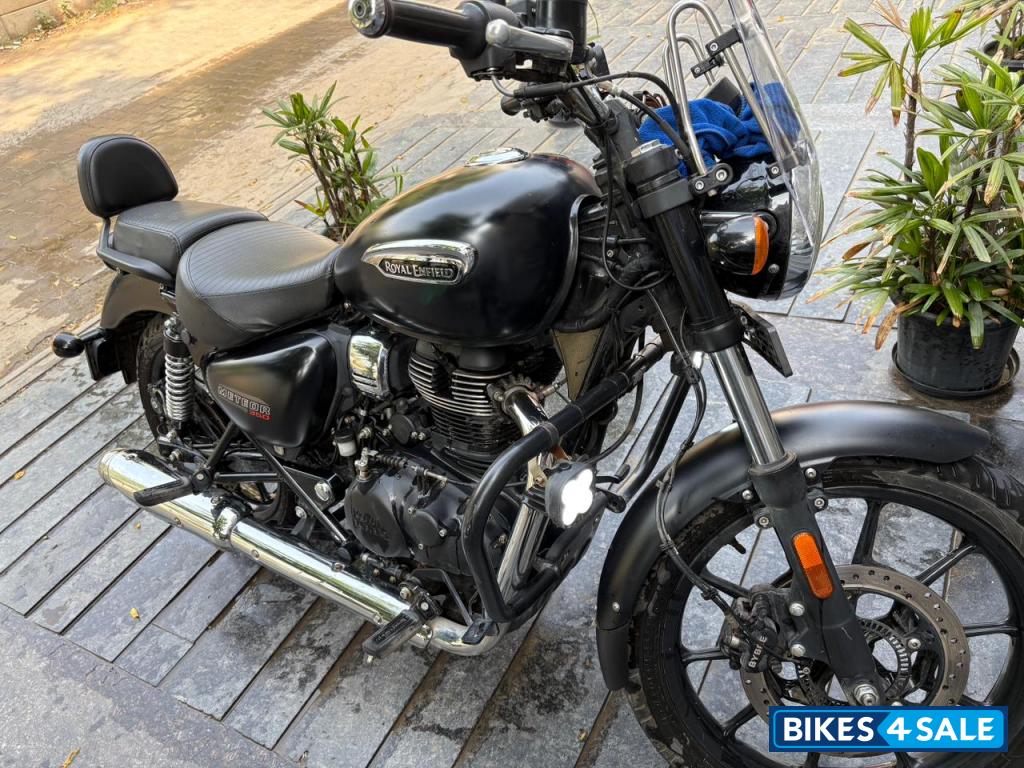 Black Royal Enfield Meteor 350 Stellar