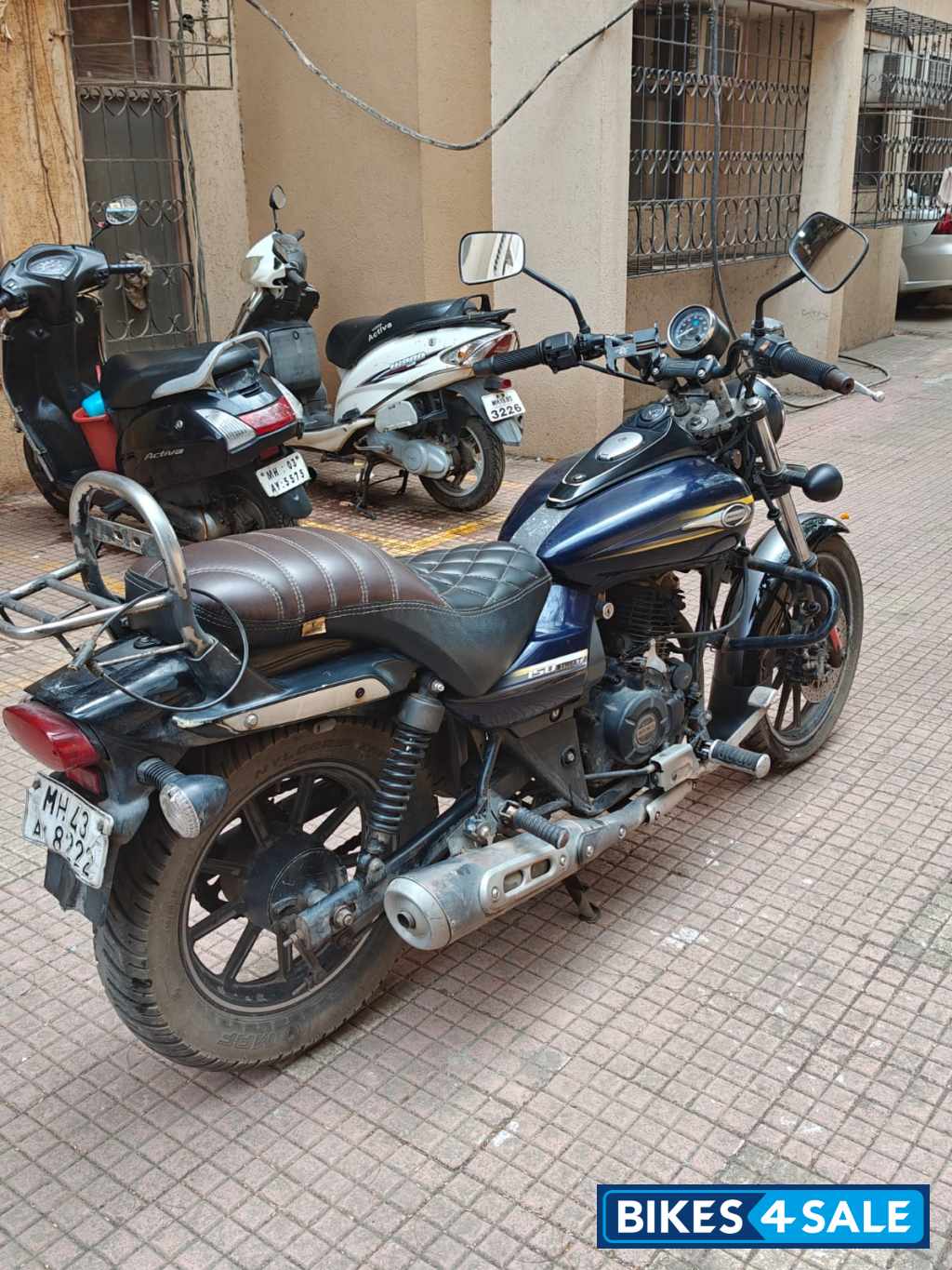 Blue Bajaj Avenger Street 150 Blue Bajaj Avenger Street 150