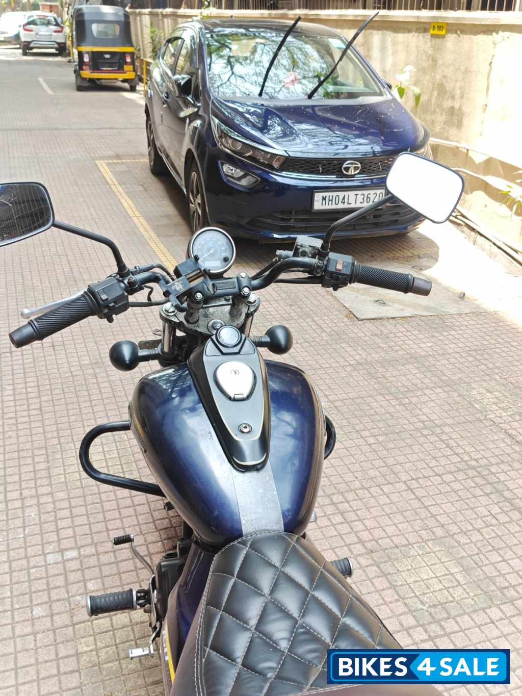 Blue Bajaj Avenger Street 150 Blue Bajaj Avenger Street 150