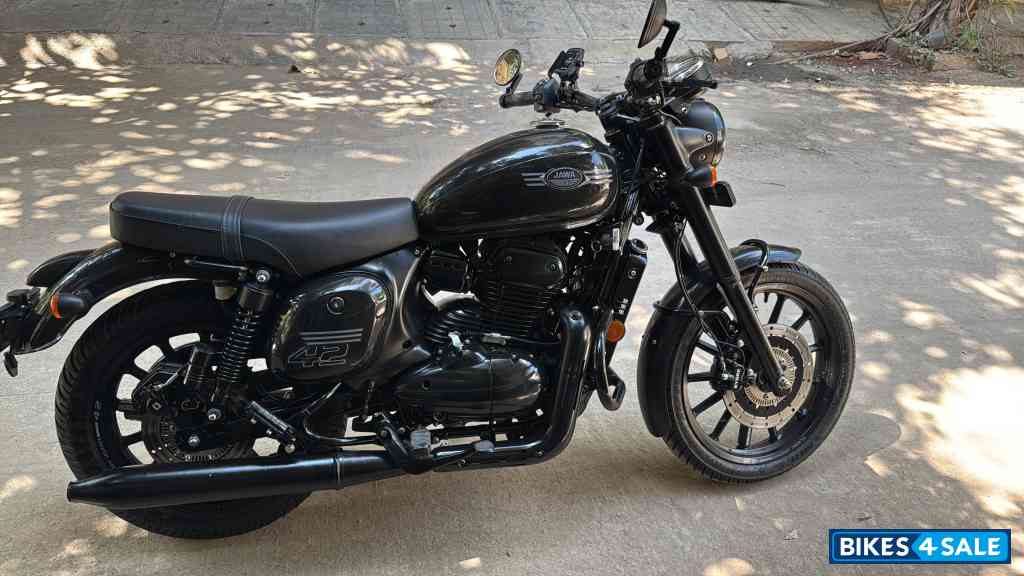 Jawa 42 Dual Channel ABS AllStar Black