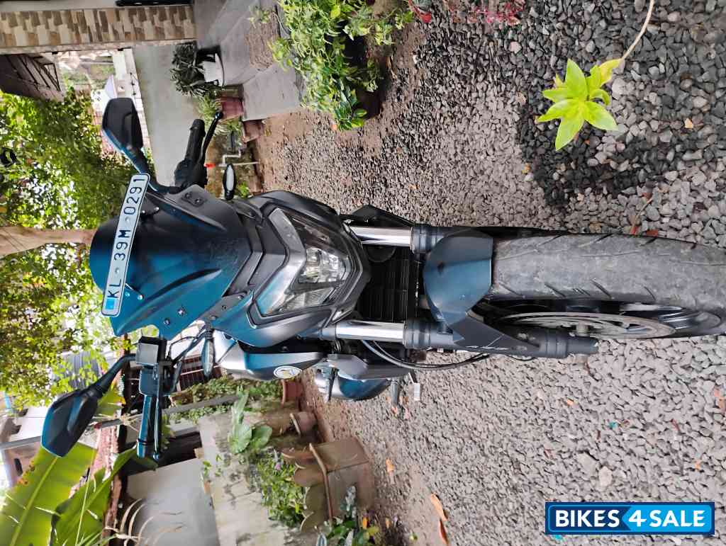 Matte Black Bajaj Dominar 400