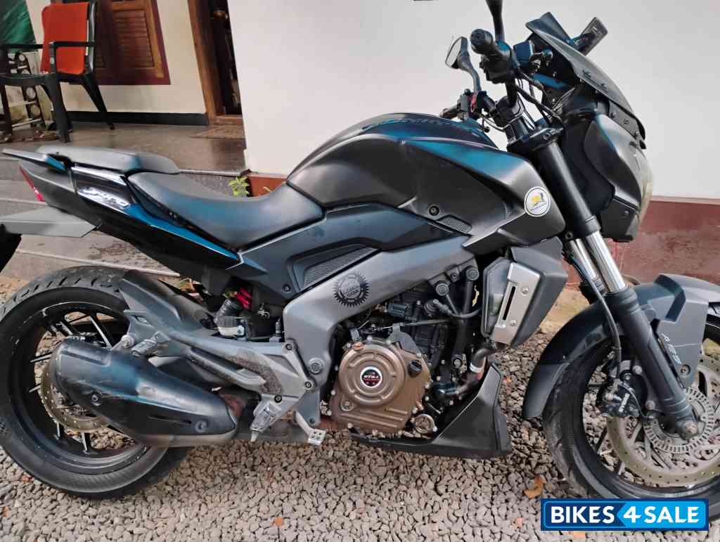 Matte Black Bajaj Dominar 400