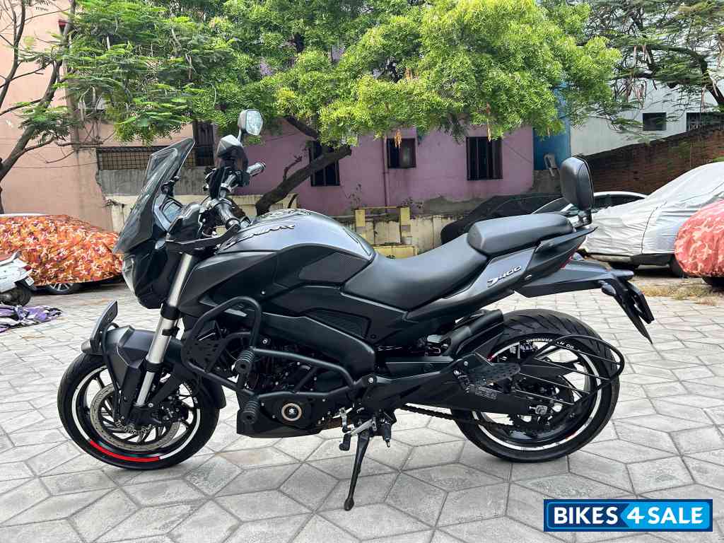 Charcoal Black Bajaj Dominar 400 Disc
