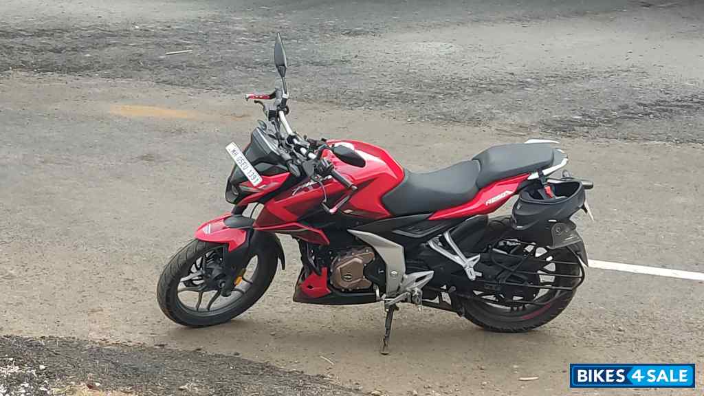 Red Bajaj Pulsar N250