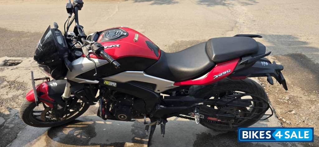 Bajaj Dominar 250 2022