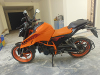 Orange KTM Duke 390 2024