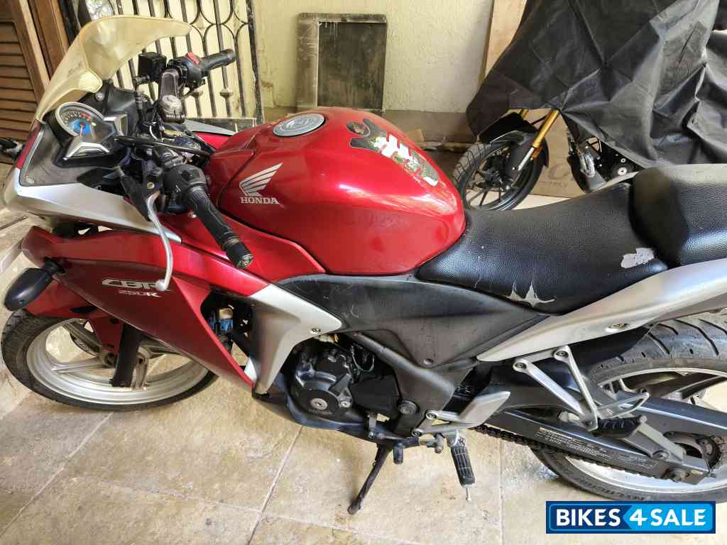 Red Honda CBR 250R
