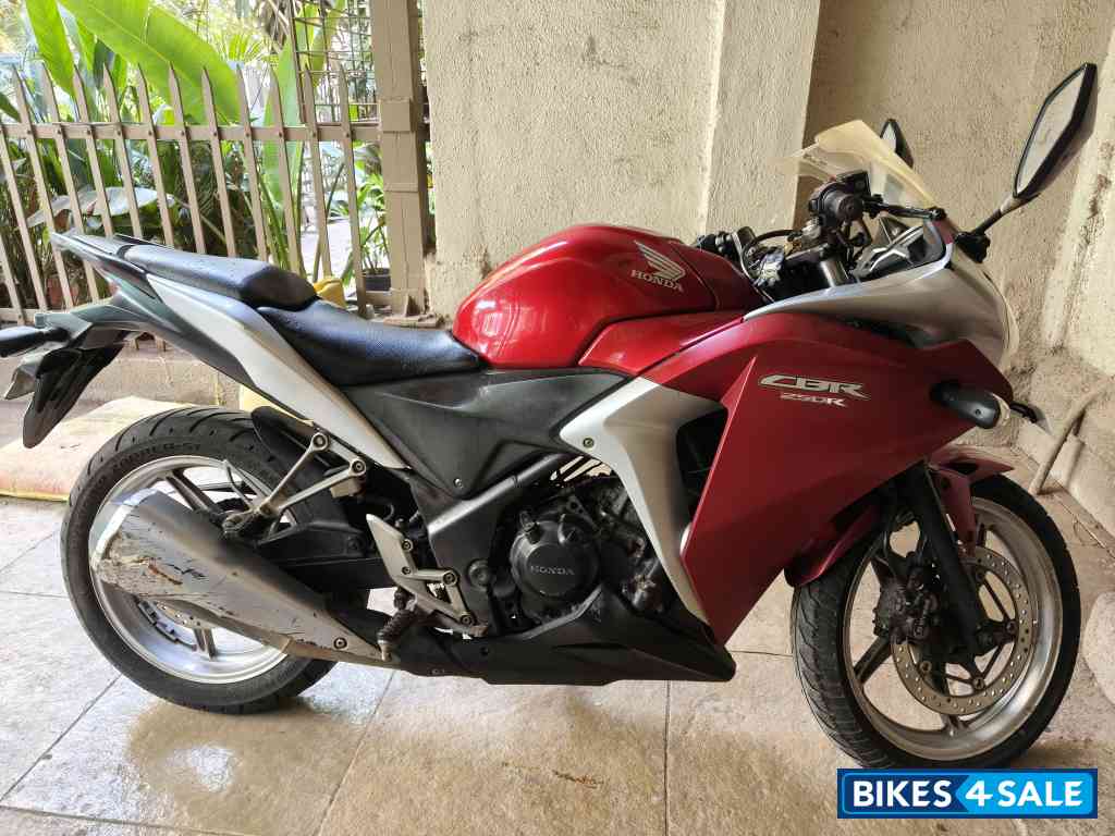 Red Honda CBR 250R