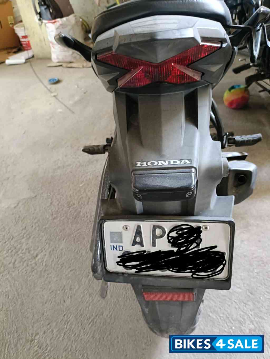 Green Honda CB Hornet 160R