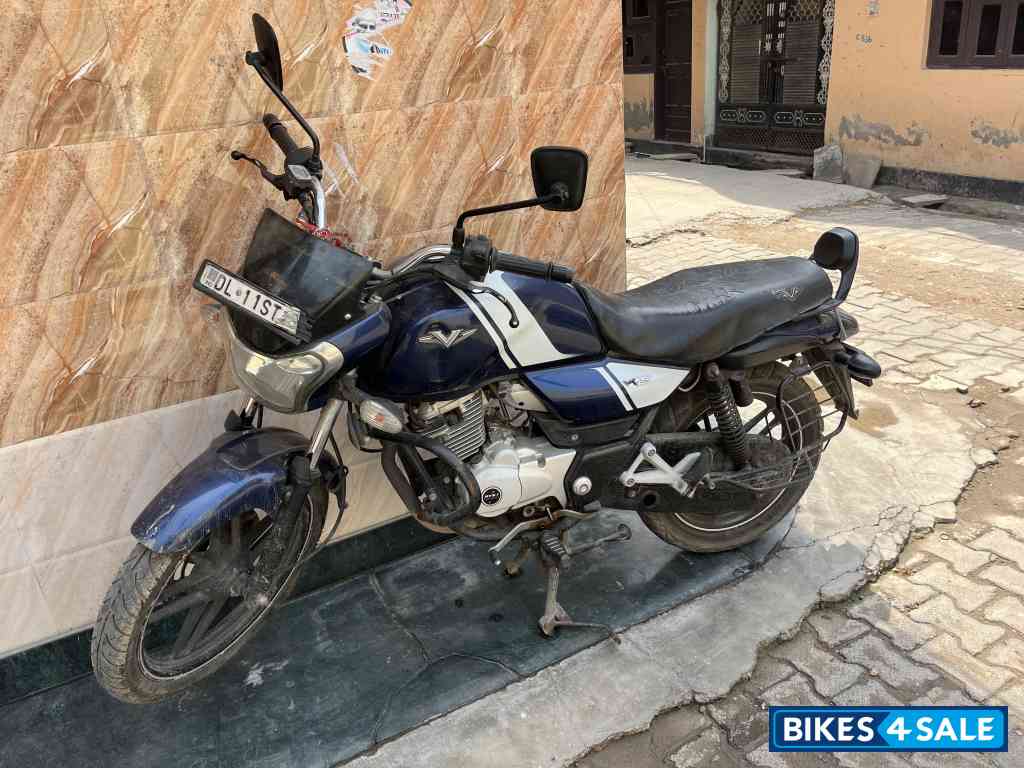 Bajaj V15