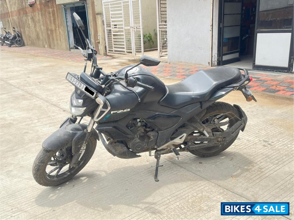 Matt Black 2 Yamaha FZ-S