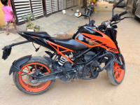 Orange KTM Duke 200 2022