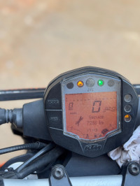 Orange KTM Duke 200 2022