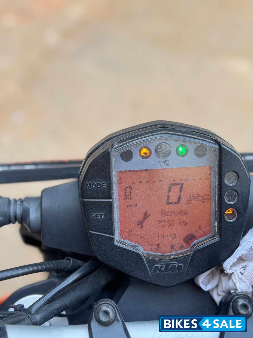 Orange KTM Duke 200 2022