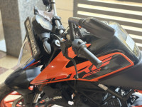 Orange KTM Duke 200 2022