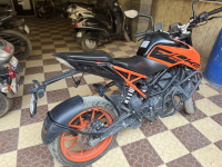 Orange KTM Duke 200 2022