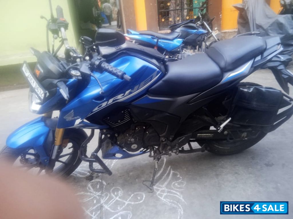 Blue Honda Hornet 2.0