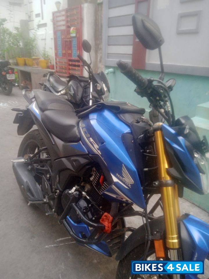 Blue Honda Hornet 2.0