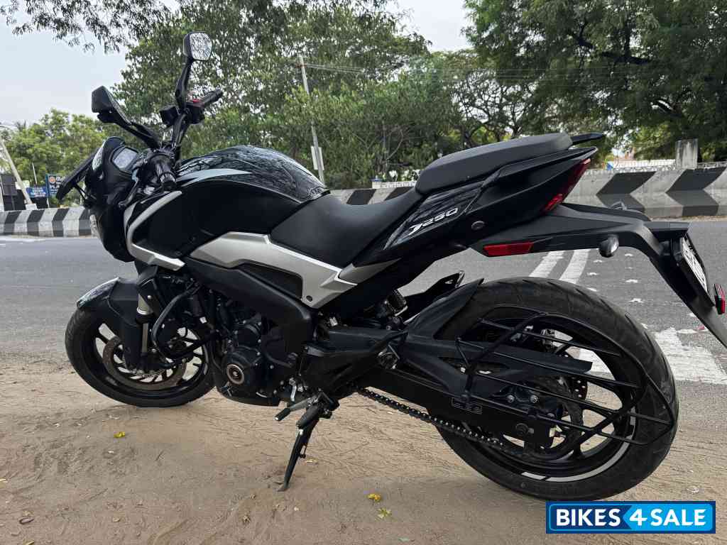 Black Bajaj Dominar 250