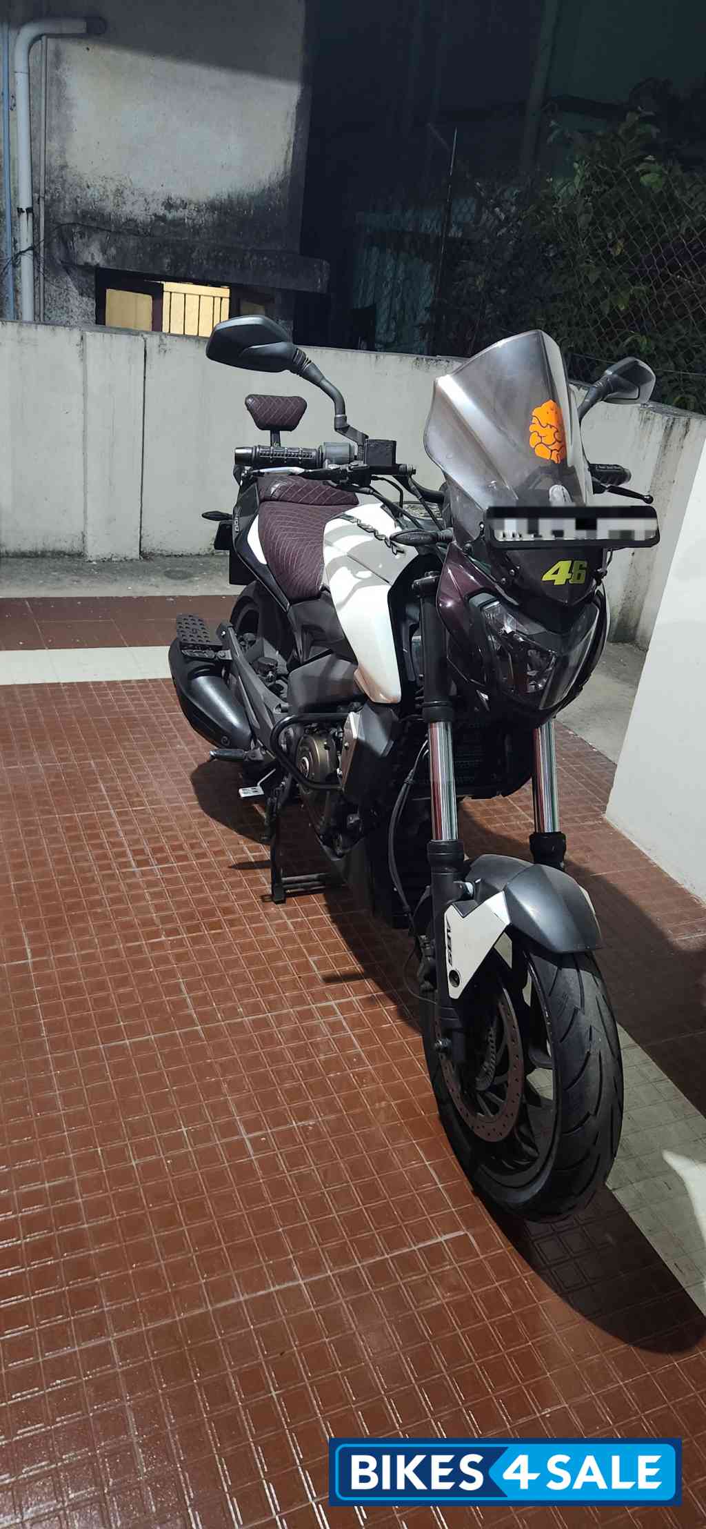 White Bajaj Dominar 400
