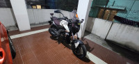 White Bajaj Dominar 400