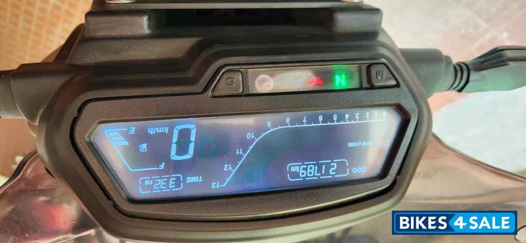 White Bajaj Dominar 400