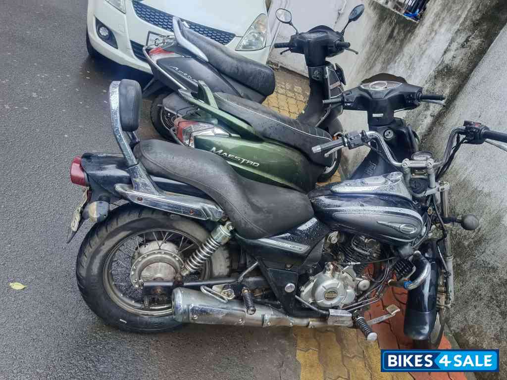 Black Bajaj Avenger Cruise 220