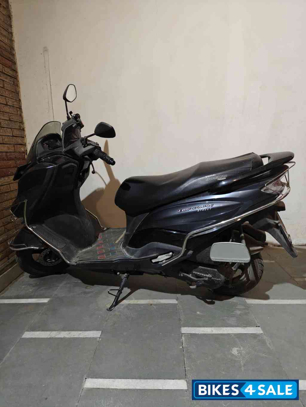 Metallic Black Suzuki Burgman Street BS6