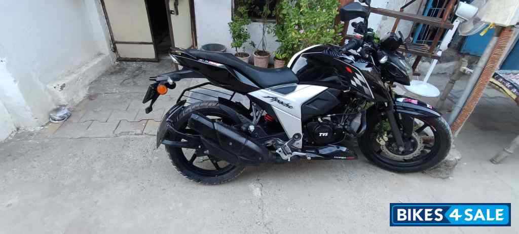 TVS Apache RTR 160 4V BS6