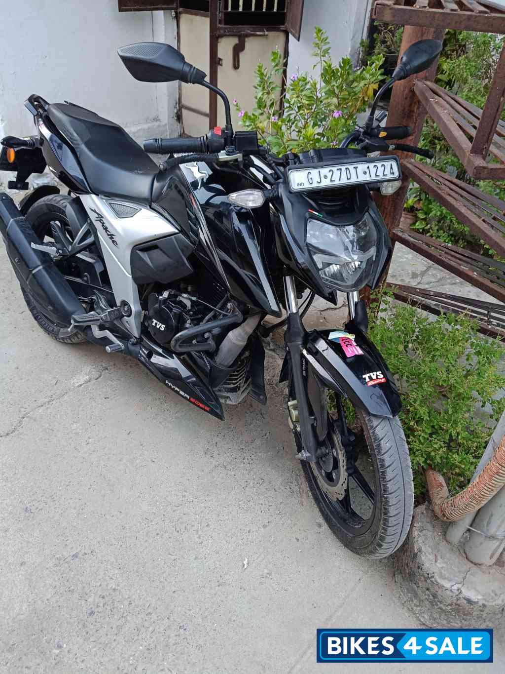 TVS Apache RTR 160 4V BS6