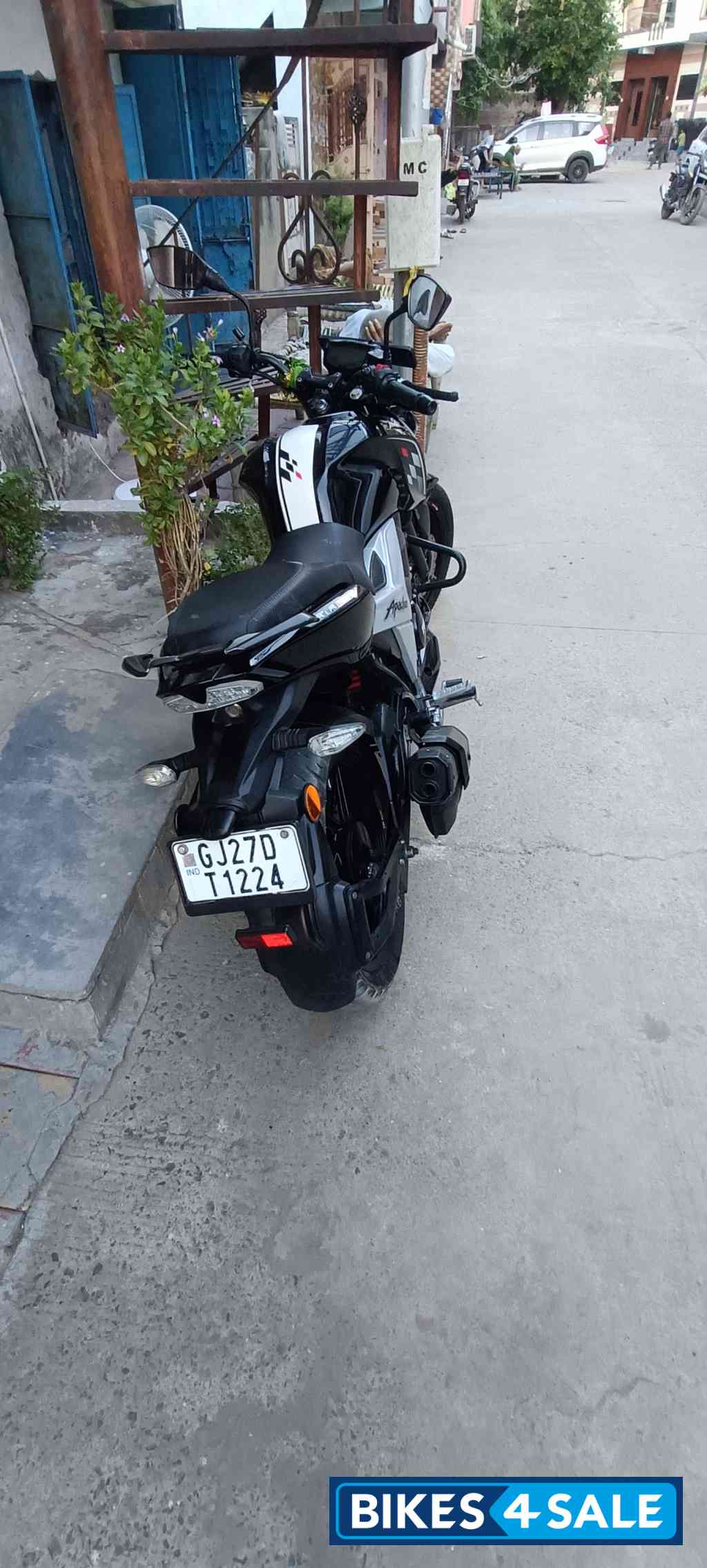 TVS Apache RTR 160 4V BS6