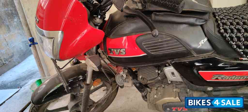 Red TVS Radeon BS6
