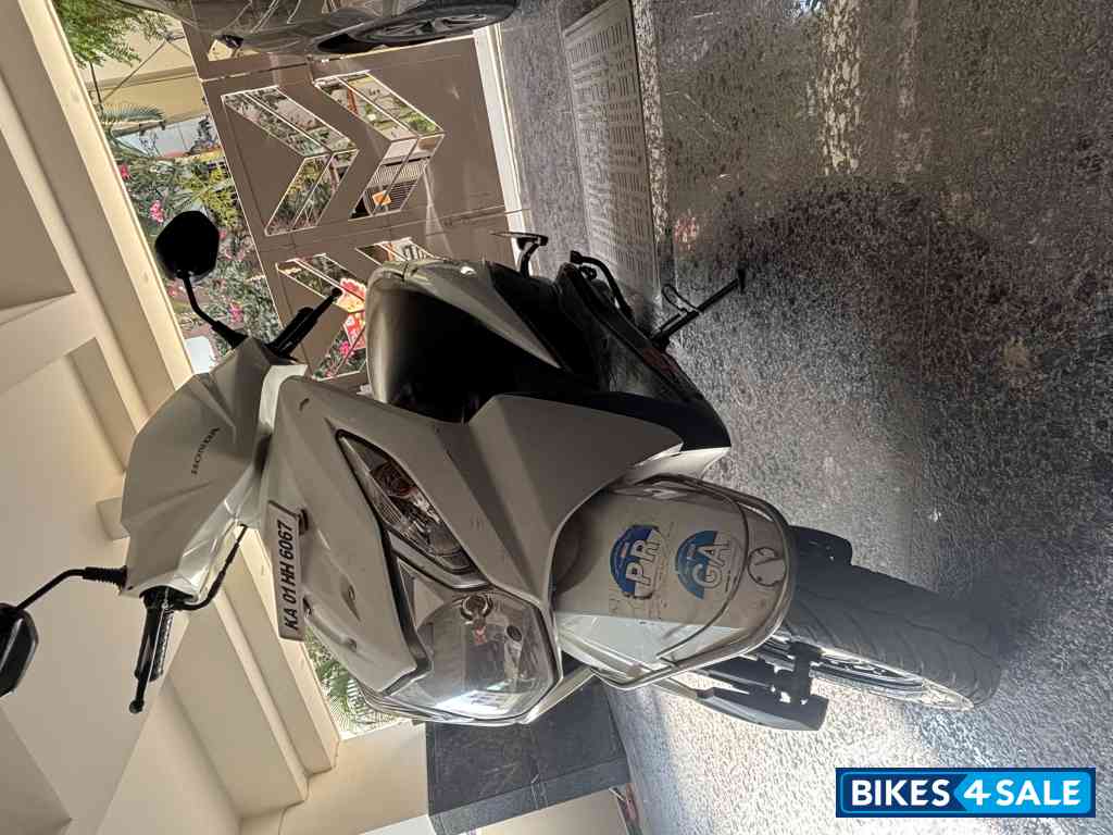 White Honda Dio Standard