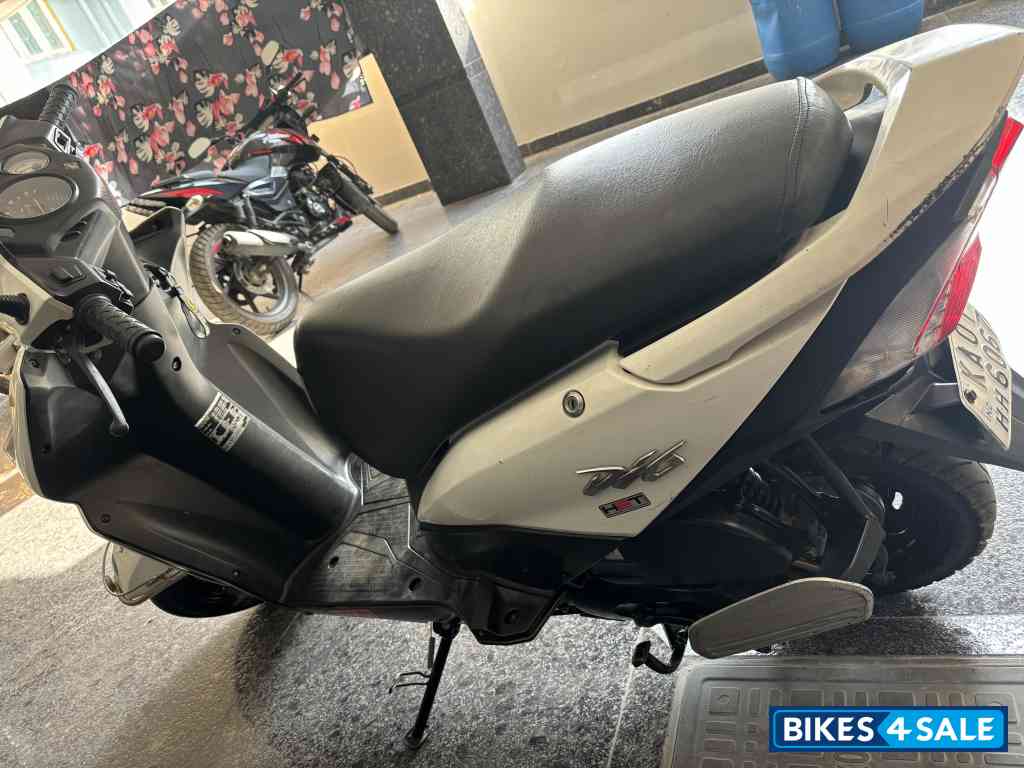 White Honda Dio Standard
