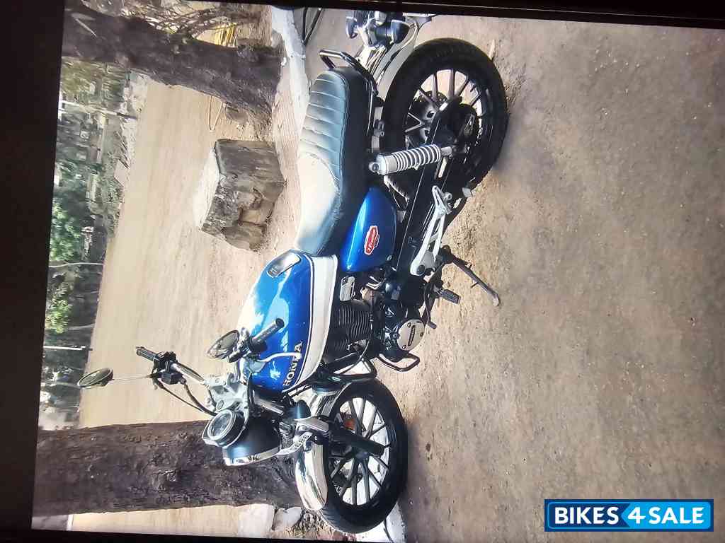 Blue/white Honda CB350 DLX