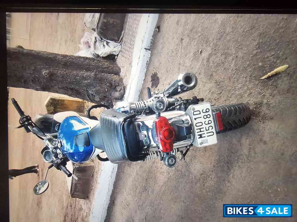 Blue/white Honda CB350 DLX