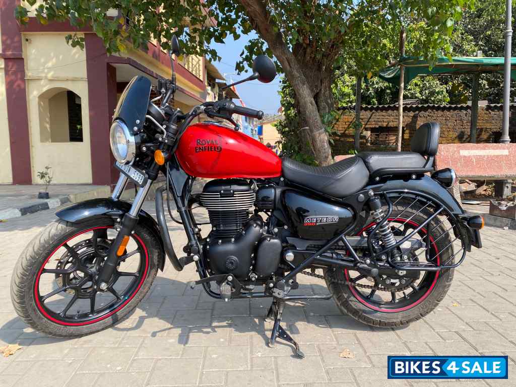 Red Royal Enfield Meteor 350 Fireball
