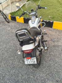 White Bajaj Avenger Cruise 220