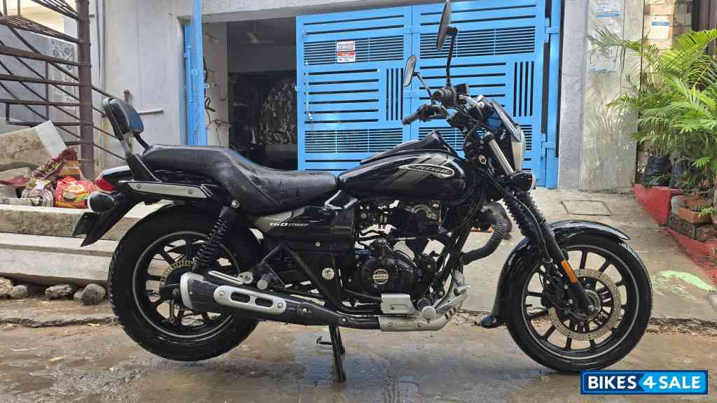 Black Bajaj Avenger Street 160 BS6