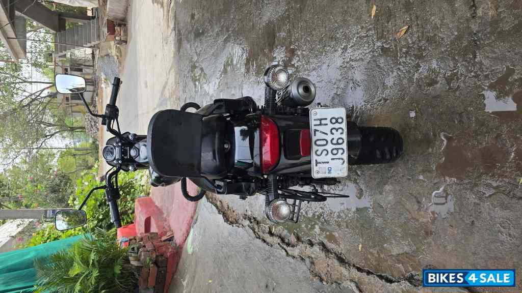 Black Bajaj Avenger Street 160 BS6