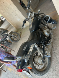 Black Bajaj Avenger 220 DTS-i