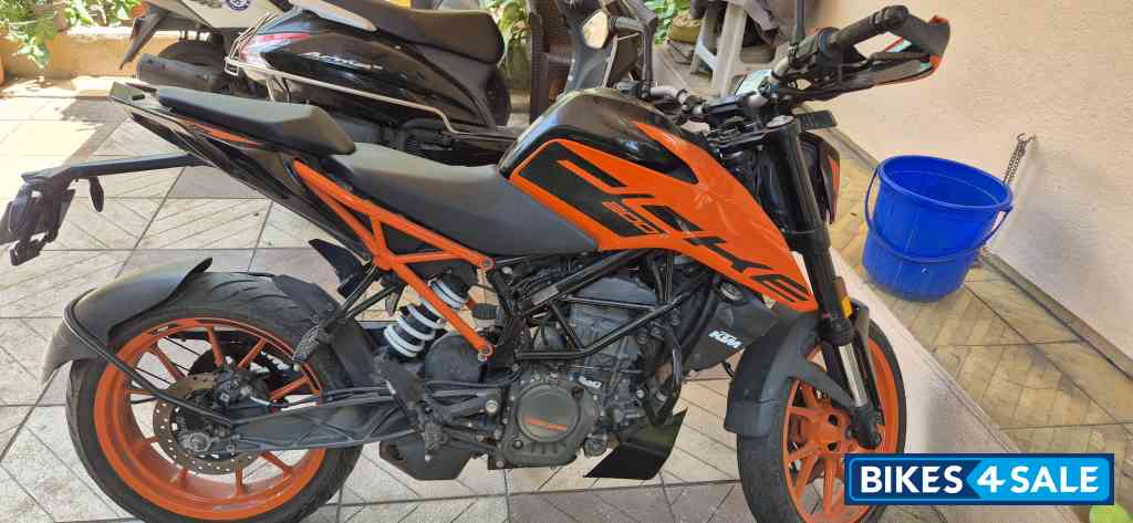 Black Orange KTM Duke 200 ABS