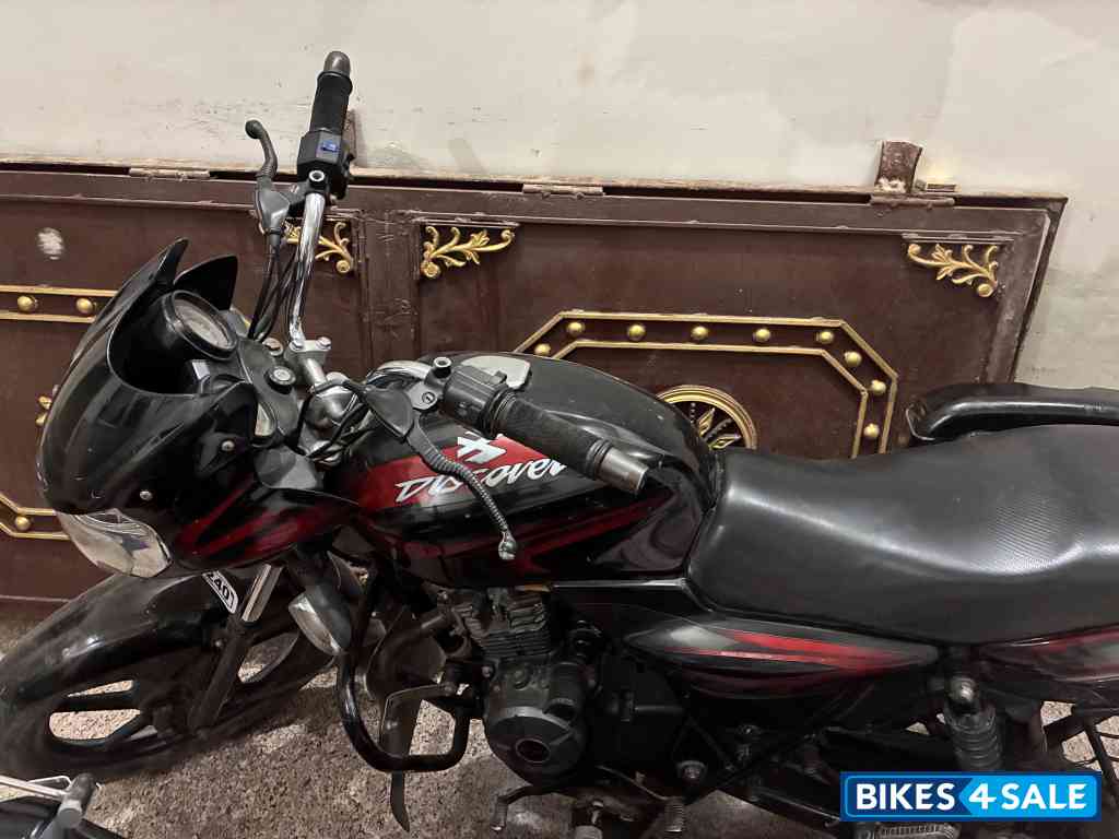 Black Bajaj Discover DTSi 125
