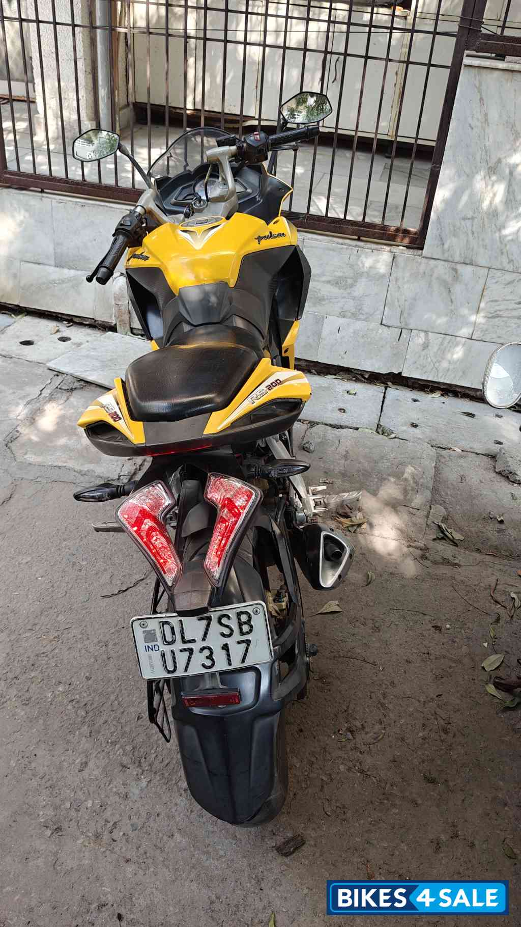 Bajaj Pulsar RS 200 ABS