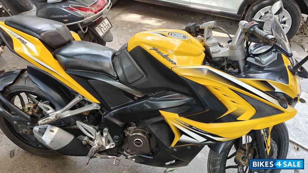 Bajaj Pulsar RS 200 ABS
